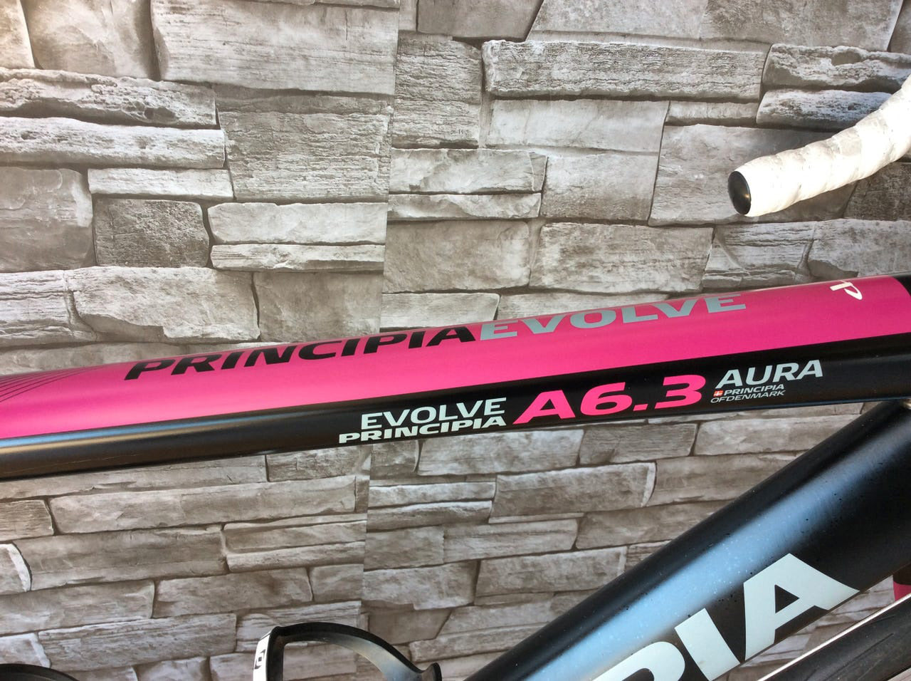 Principia Evolve A6.3 Aura – Dame Racer, Alu, str. 48 cm, Shimano Claris 16 gear, årg. 2016