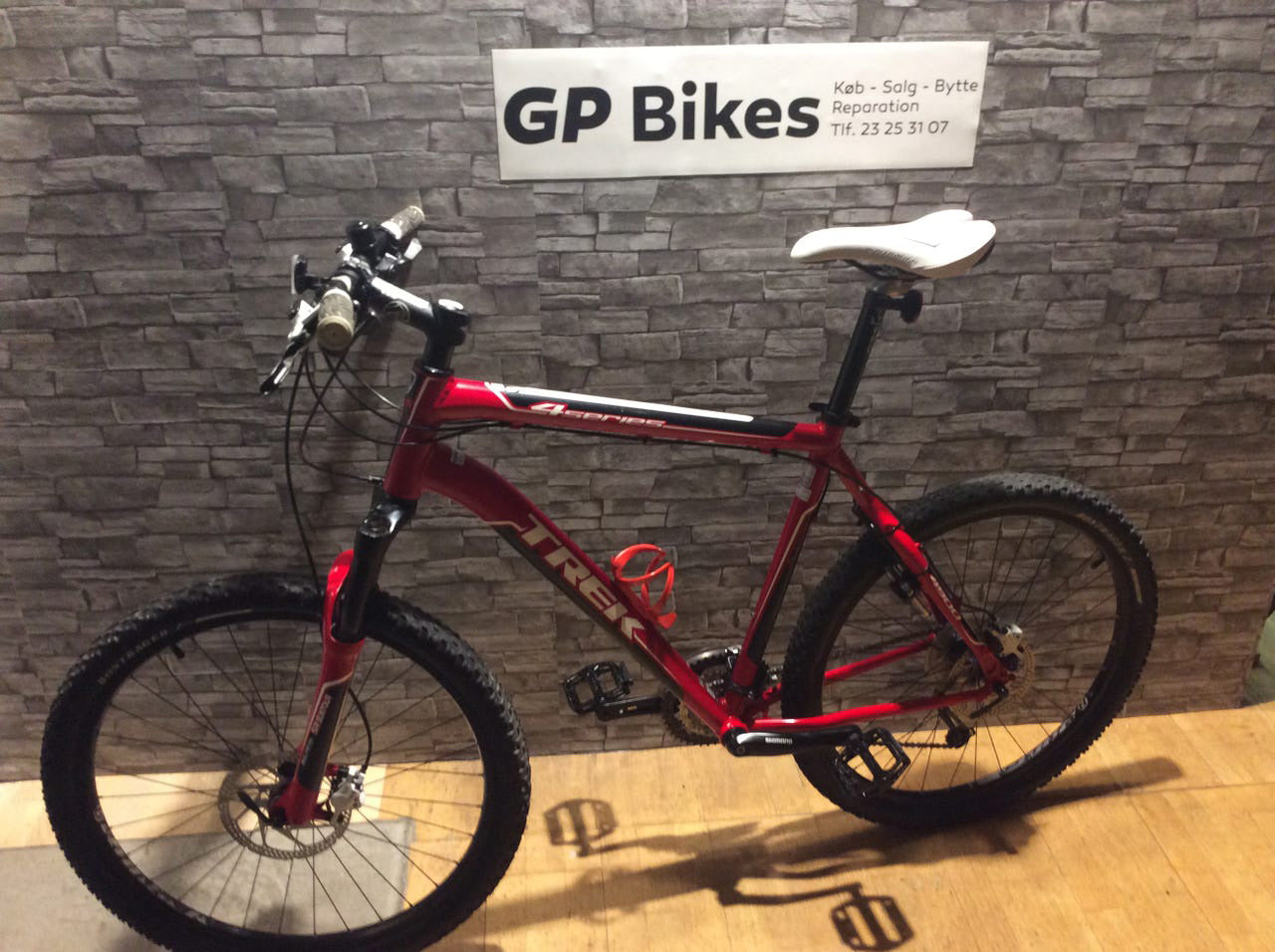 Trek 4000 MTB – Shimano Deore 27 gear, hydrauliske bremser, 21" alu stel